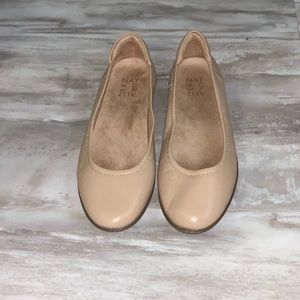 Beige flats. Size 8 women.